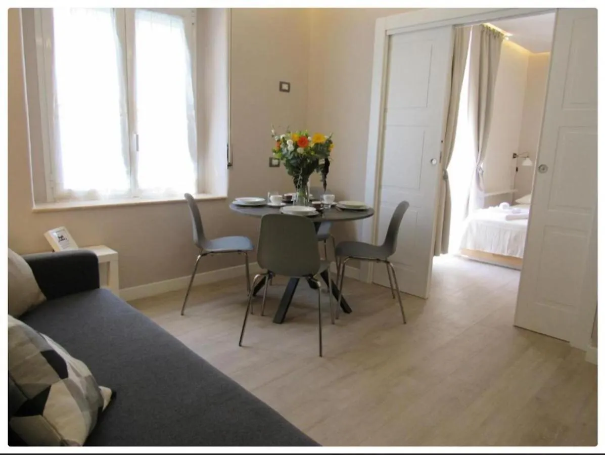 Viola'S Home Naples 0*,  Italie